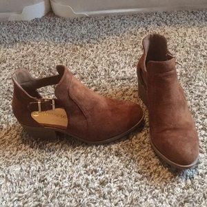 In perfect condition booties.